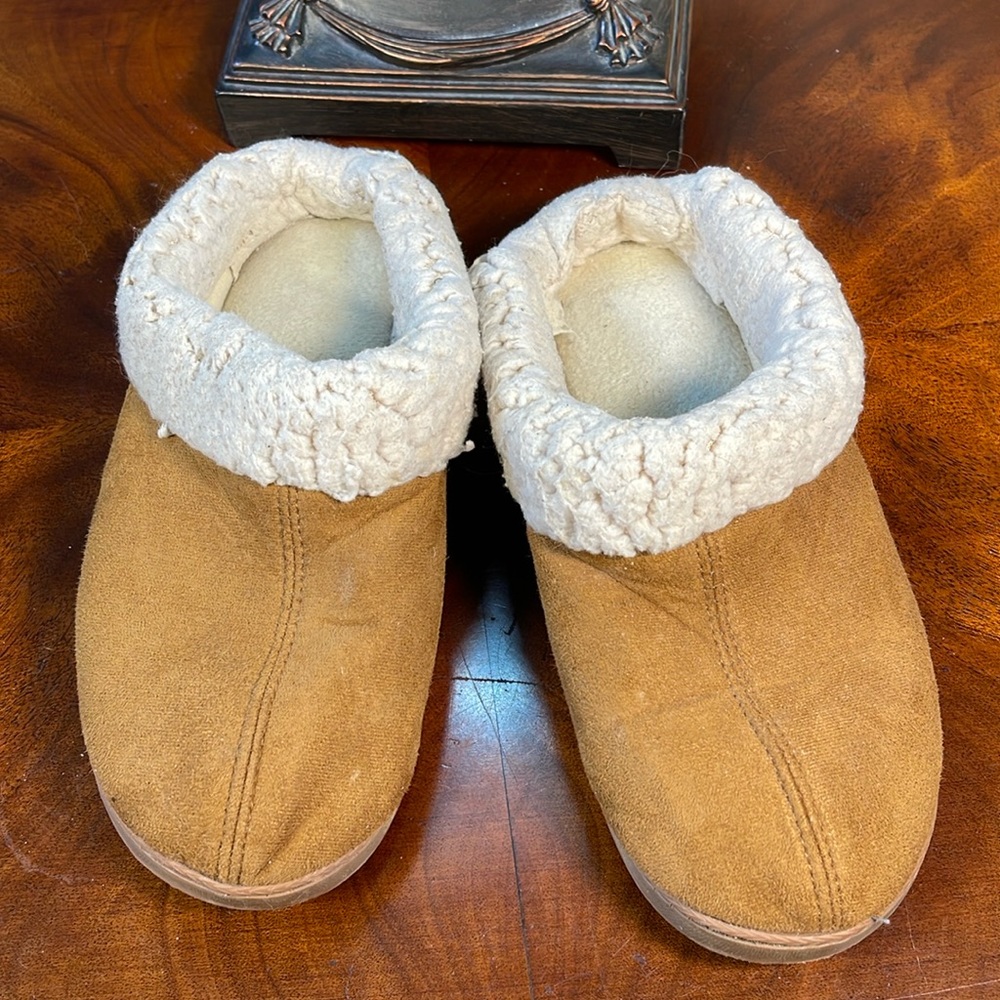 Ladies House Slippers loved to wear BROWN/Beige            SIZE M 7-8